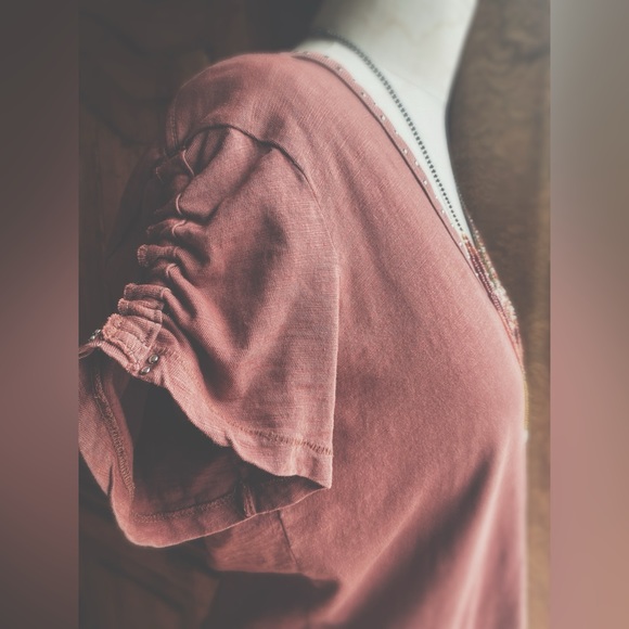 Tee V Neck Studded - Picture 7 of 16